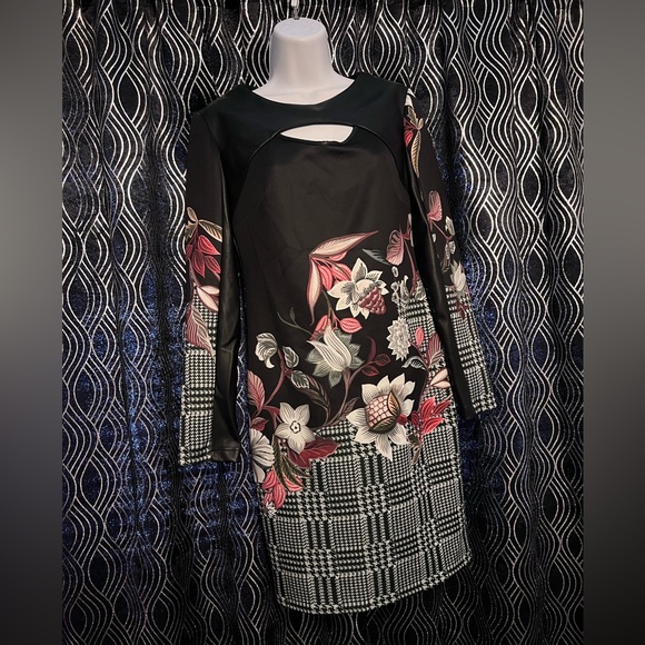 Women Dress - Picture 1 of 2